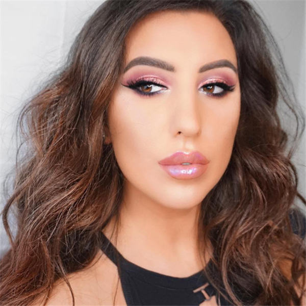 Polarized Lip Gloss – Vibrant Shades for Stunning Lips