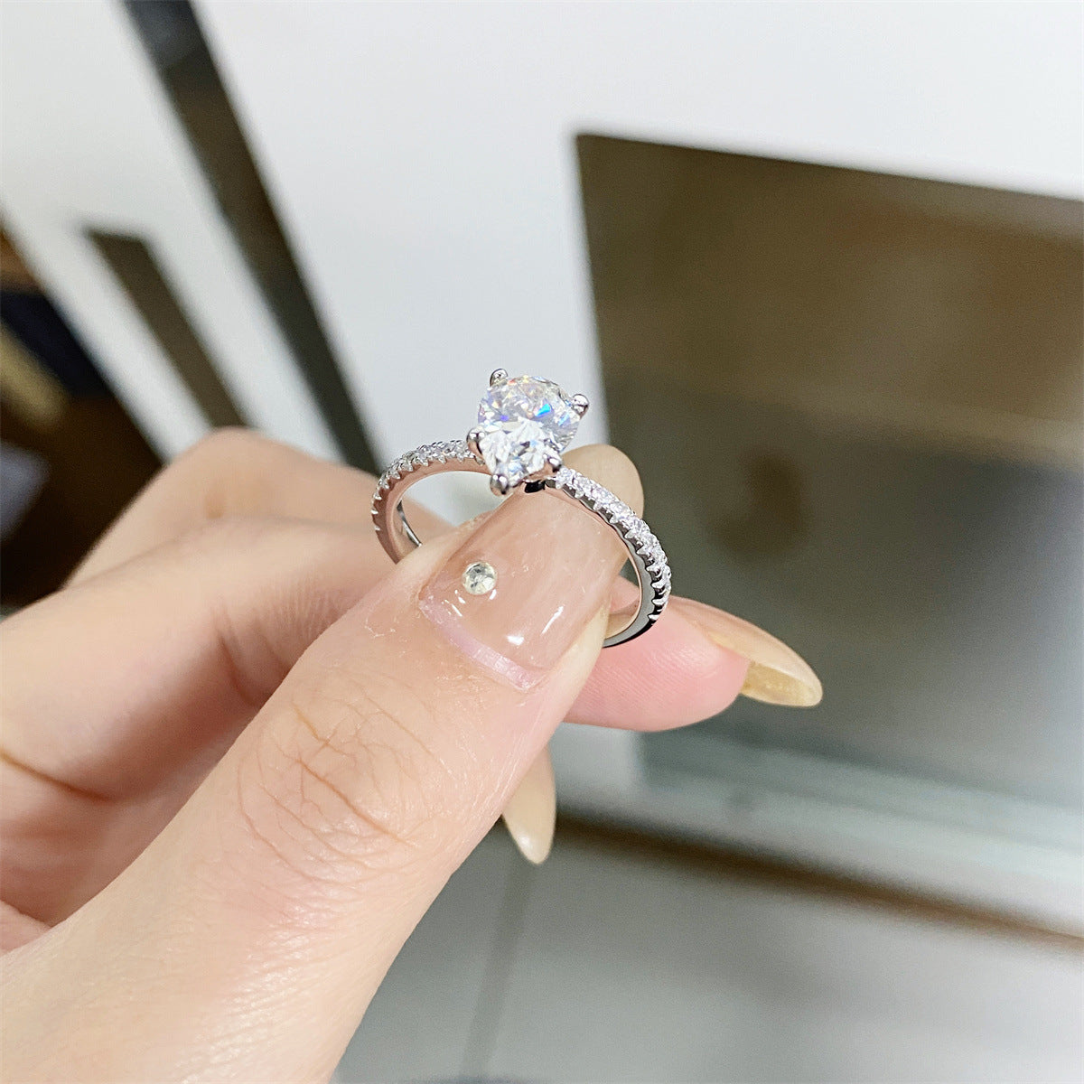1 Karat Pear-Shaped Moissanite Ring for Women – Elegant Silver Jewelry