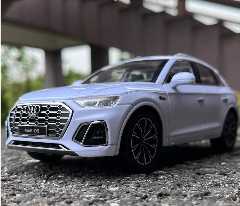 Audi Q5 Diecast Metal SUV Model Car – High Simulation Toy Vehicle With Sound & Light For Kids & Collectors