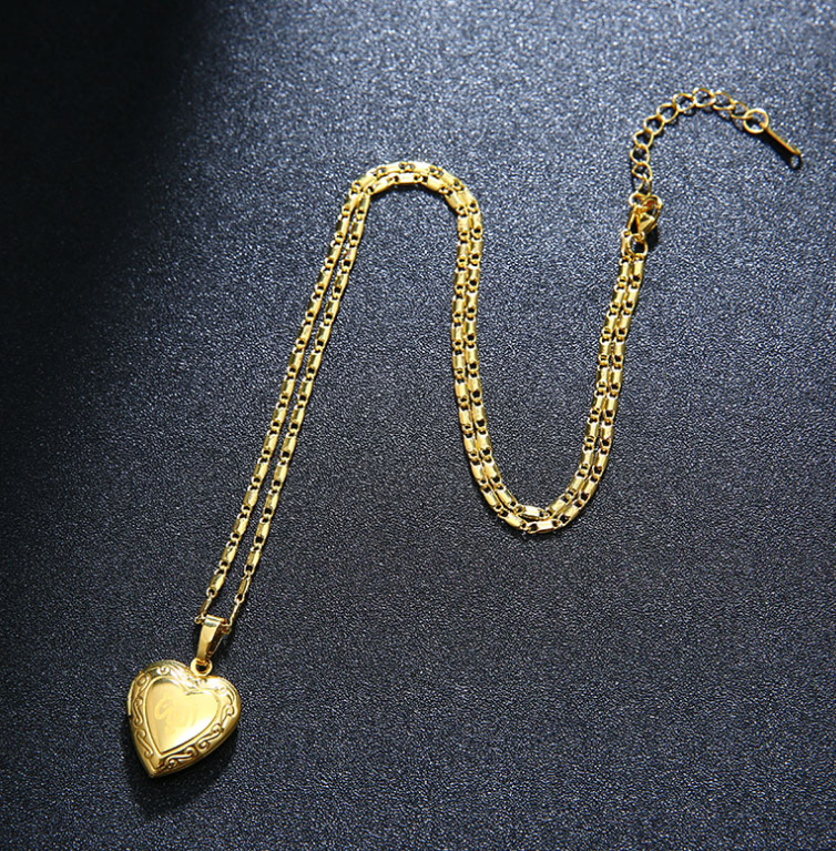 Heart-Shaped Allah Necklace – Islamic Religious Photo Frame Pendant