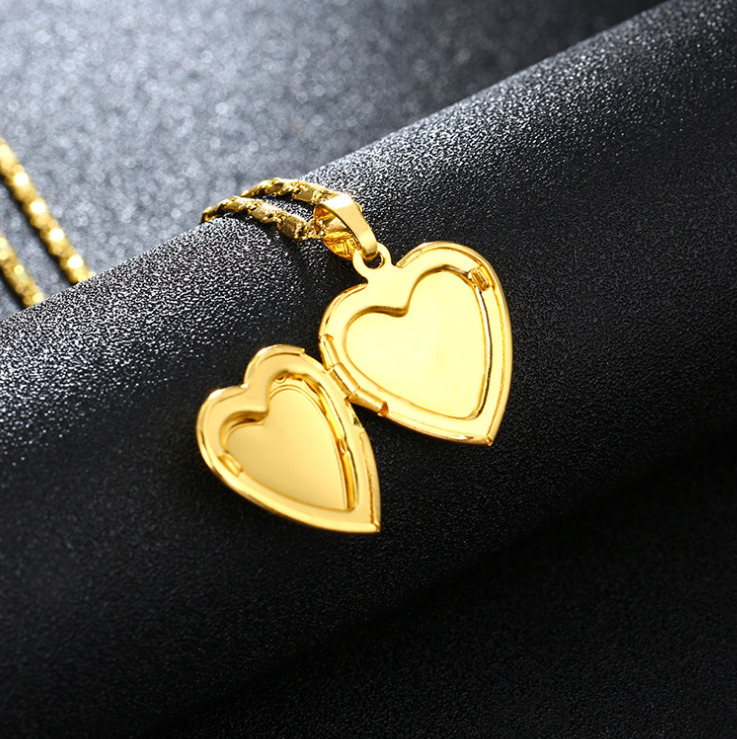 Heart-Shaped Allah Necklace – Islamic Religious Photo Frame Pendant